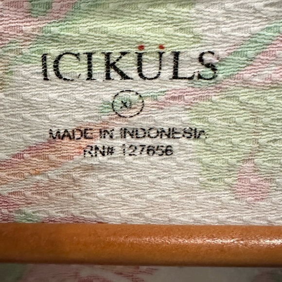 ICIKULS multicolored floral 1/4 zip athletic long mesh sleeve  XL - Picture 2 of 7